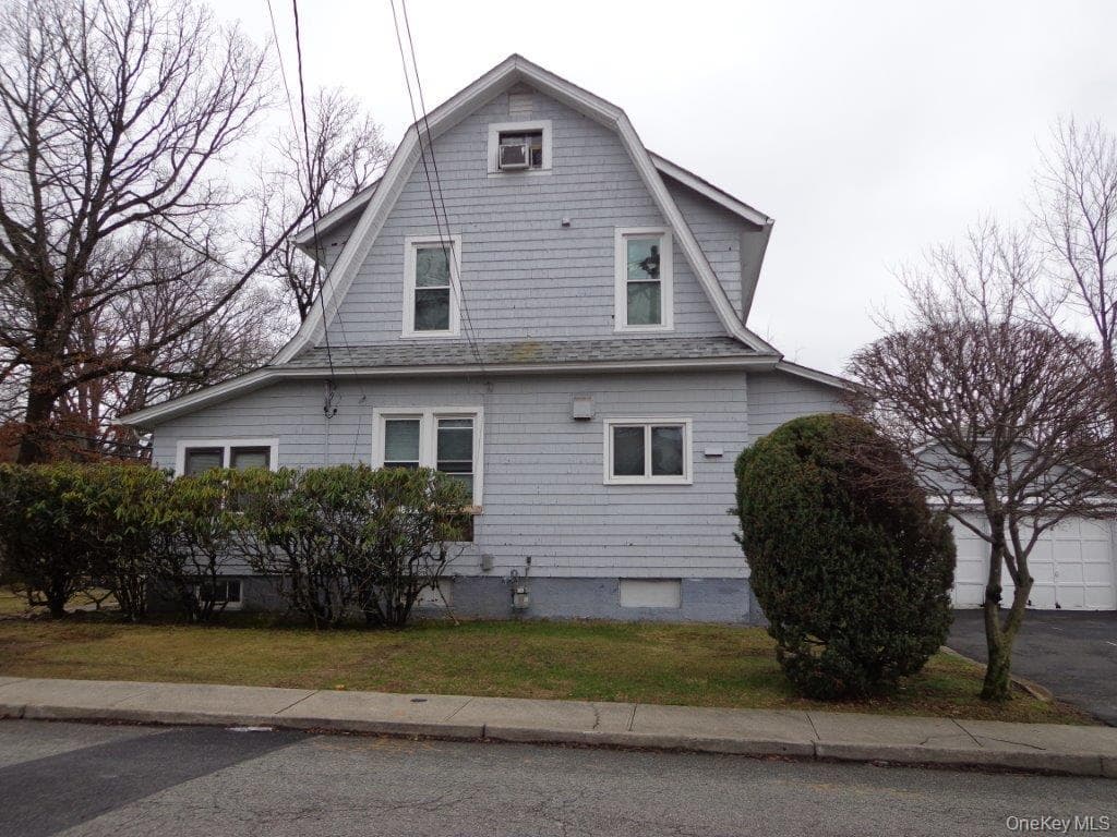 208 Saddle River Road thumbnail 3