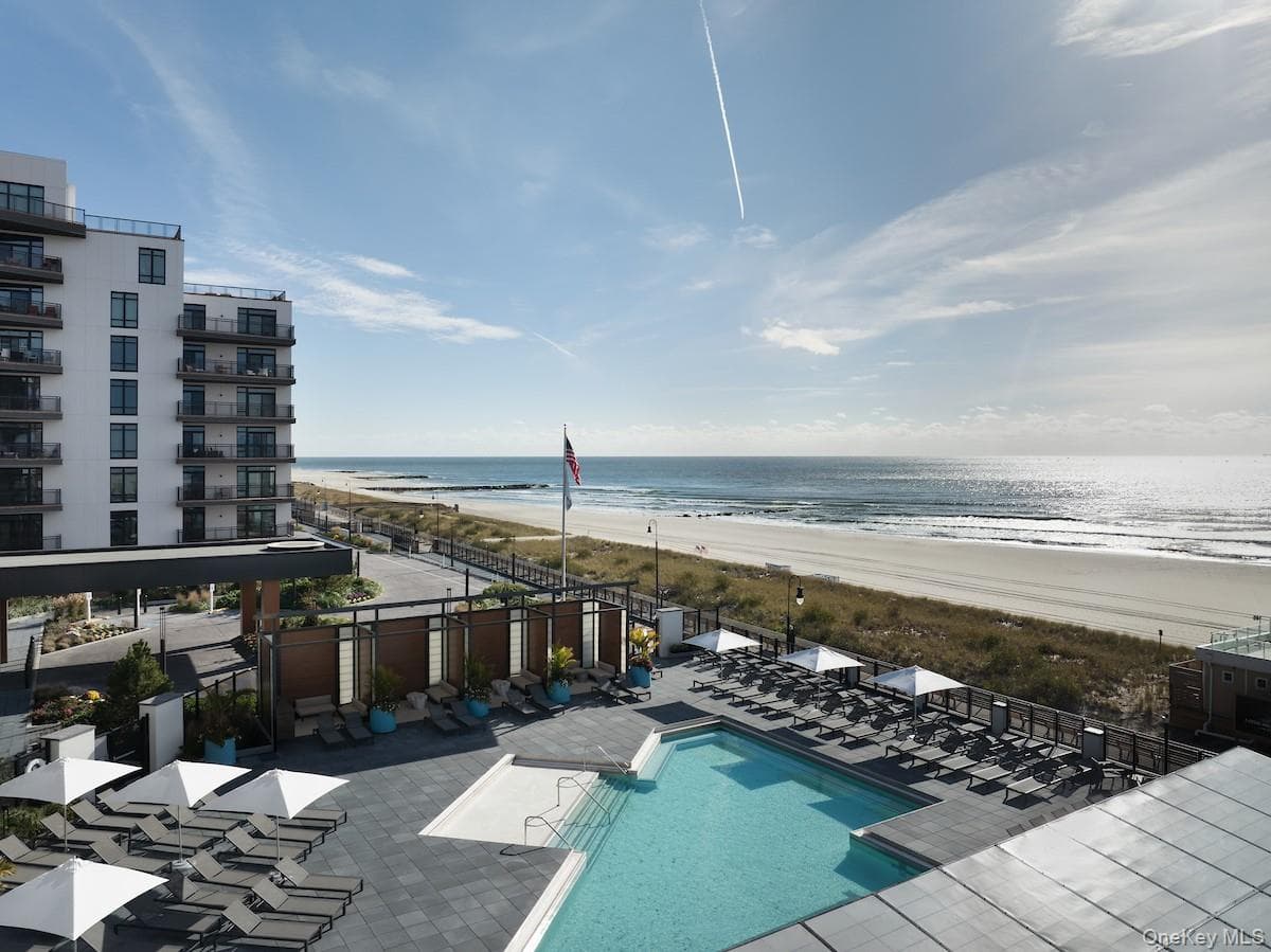 100 Boardwalk Unit: PH8 A thumbnail 14