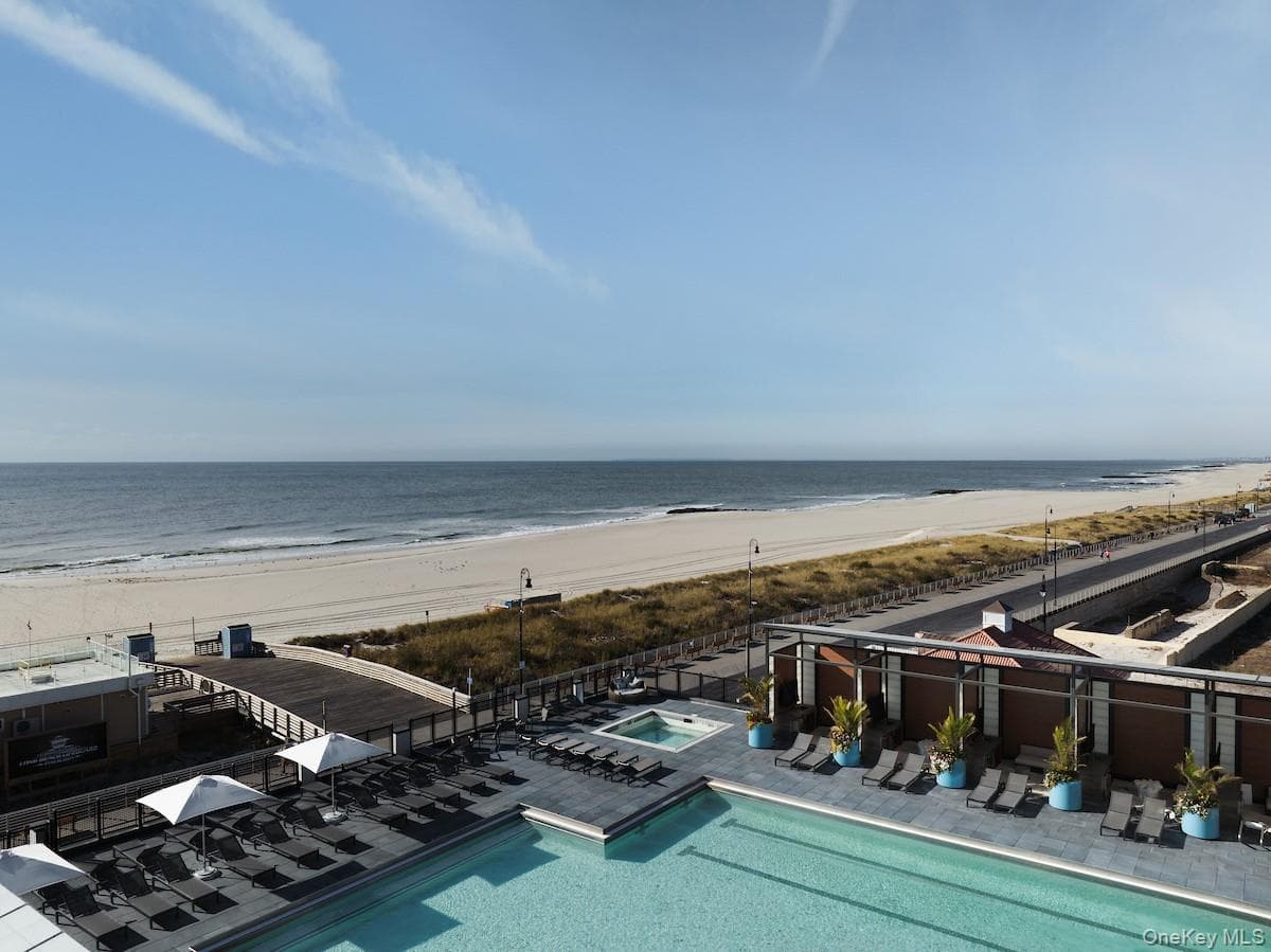 100 Boardwalk Unit: PH8 A thumbnail 13
