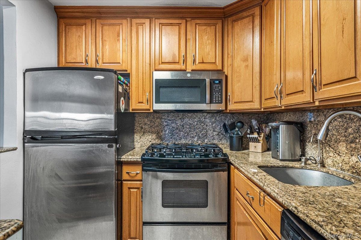 17-85 215th Street Unit: 1P thumbnail 7