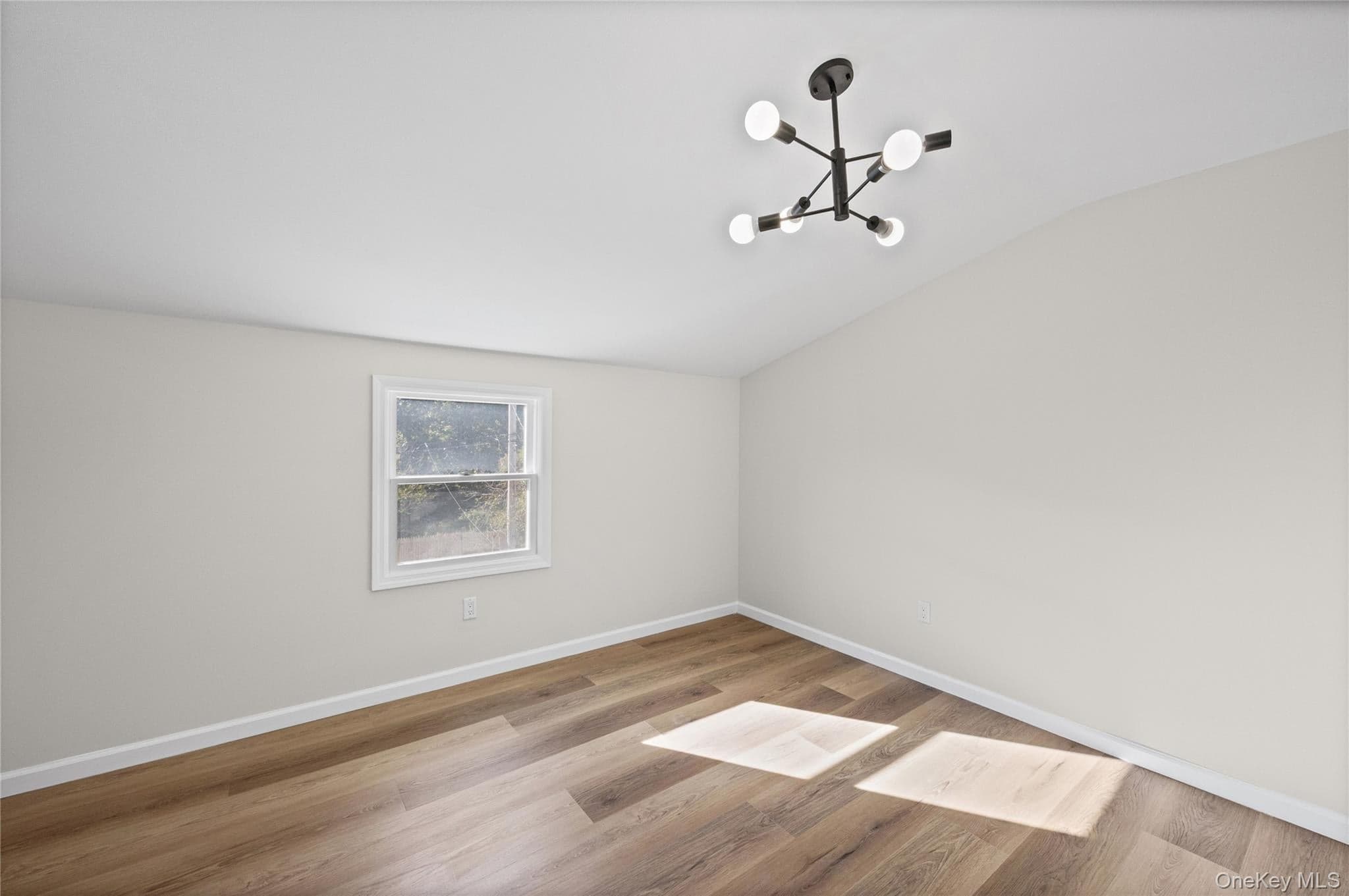163 Avondale Drive thumbnail 8