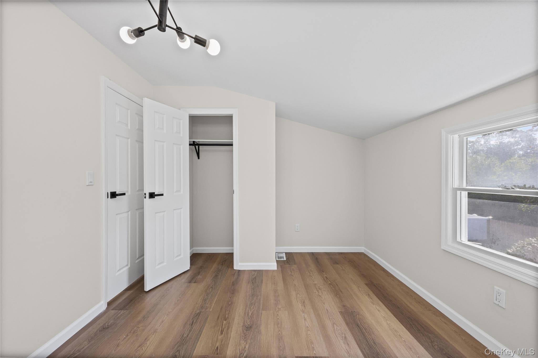 163 Avondale Drive thumbnail 10