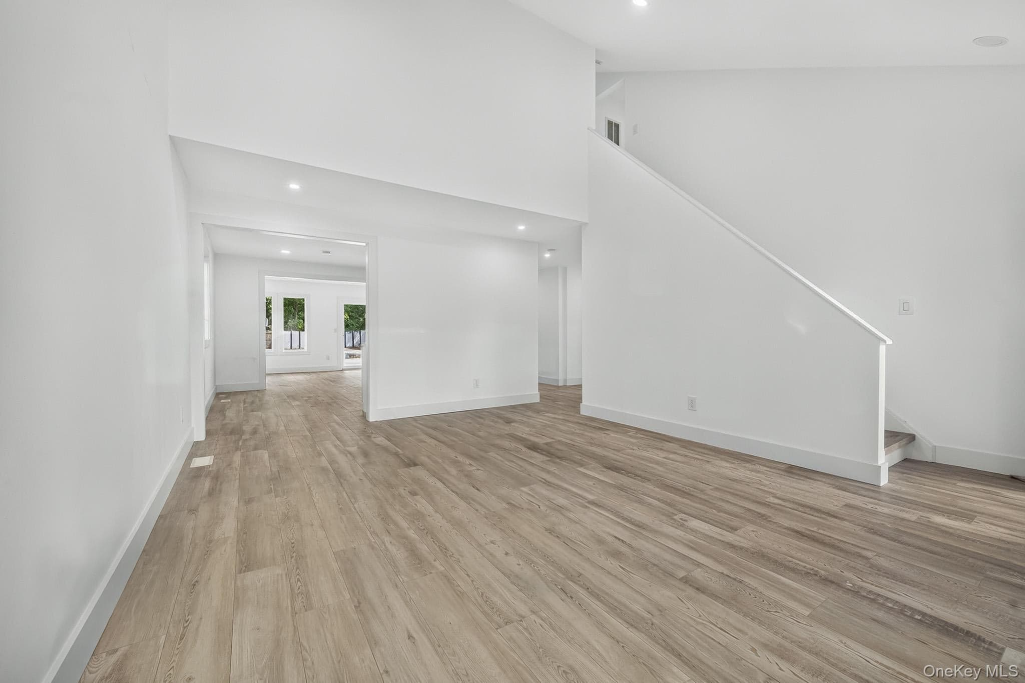 34 Pinelawn Avenue thumbnail 9