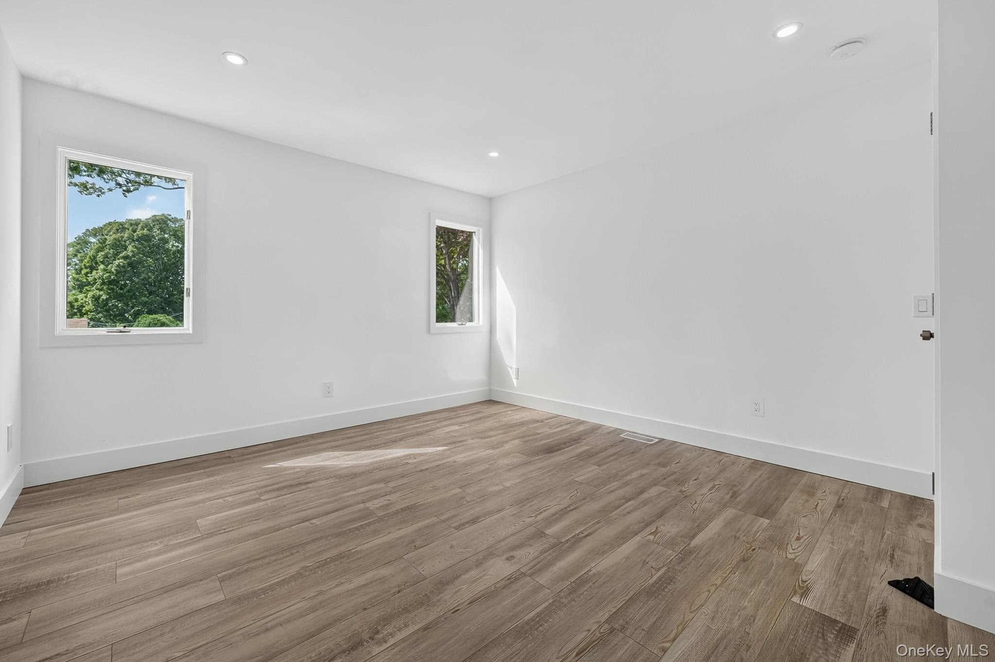 34 Pinelawn Avenue thumbnail 36