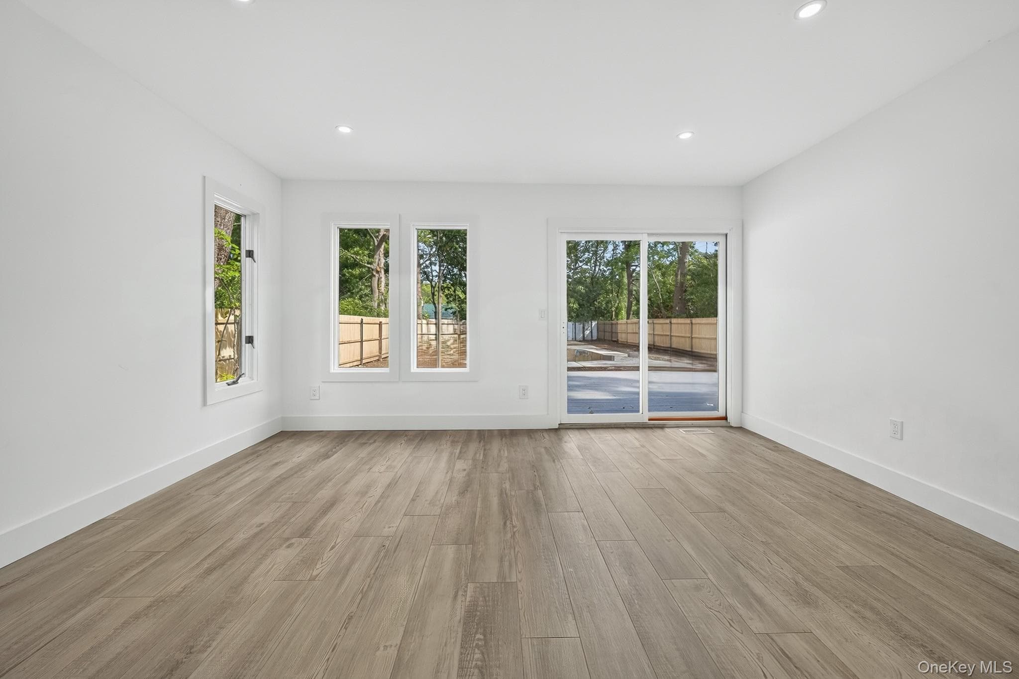 34 Pinelawn Avenue thumbnail 17