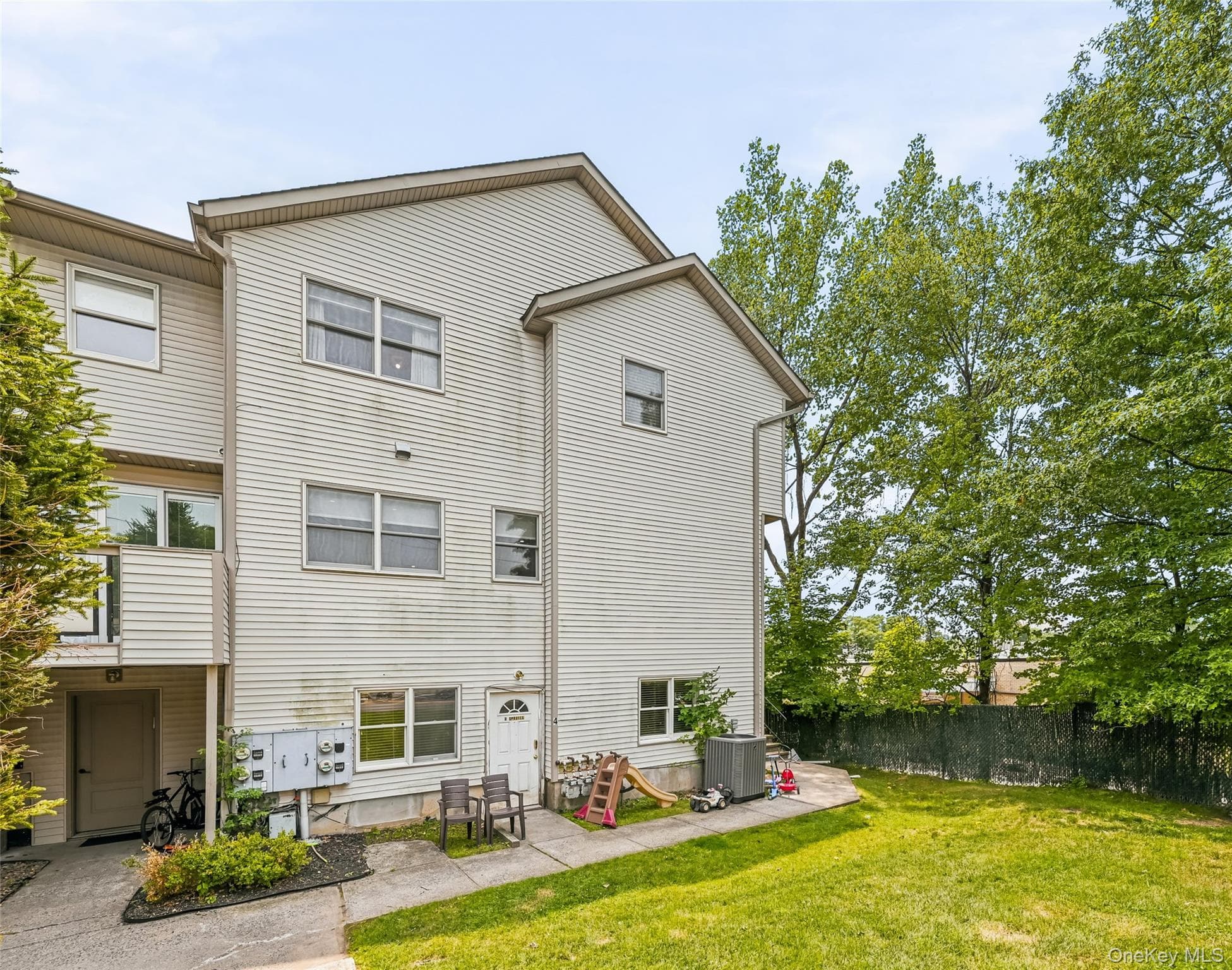 4 Spruill Court thumbnail 3