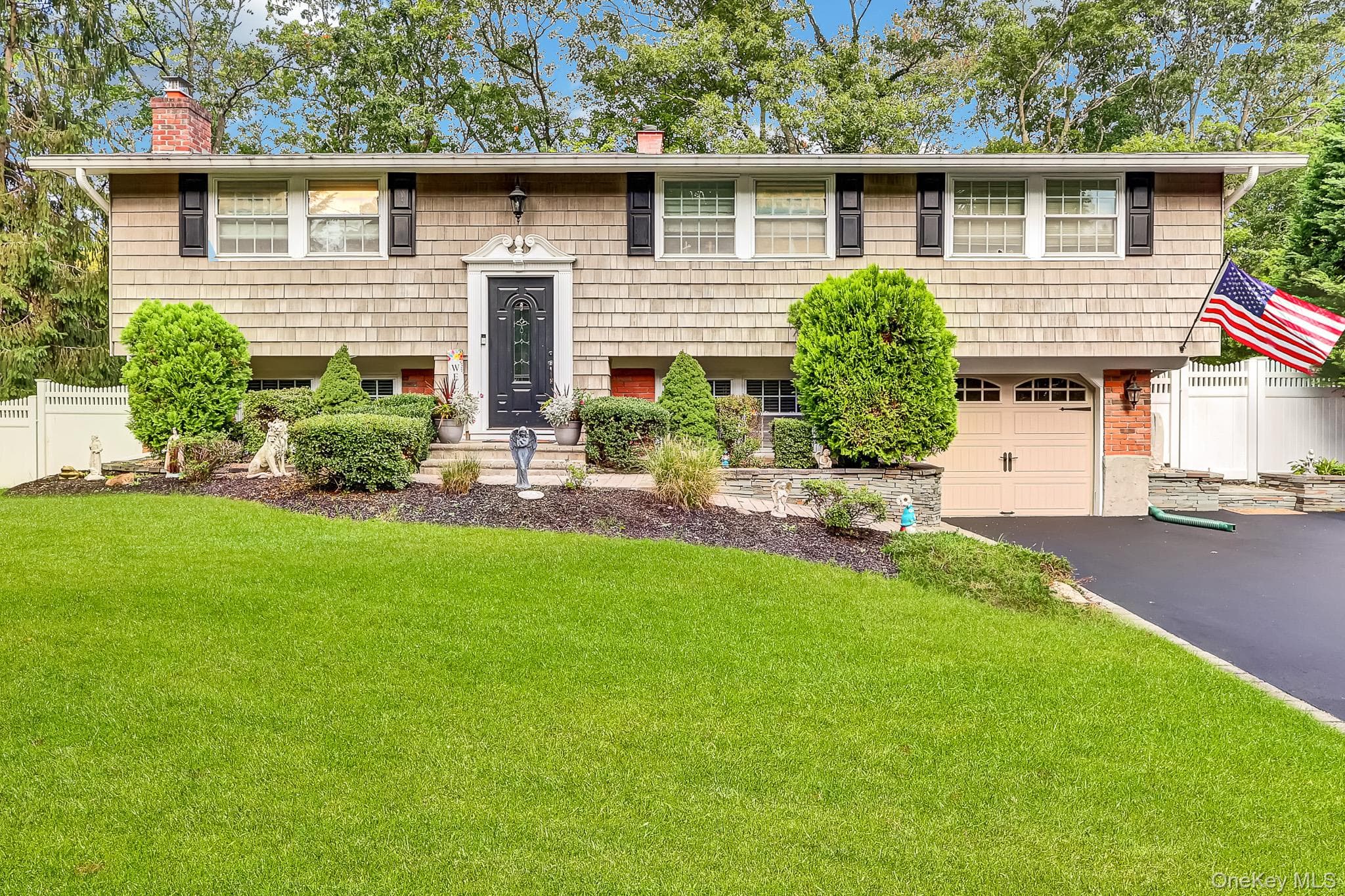 1 Cottontail Lane, East Setauket
