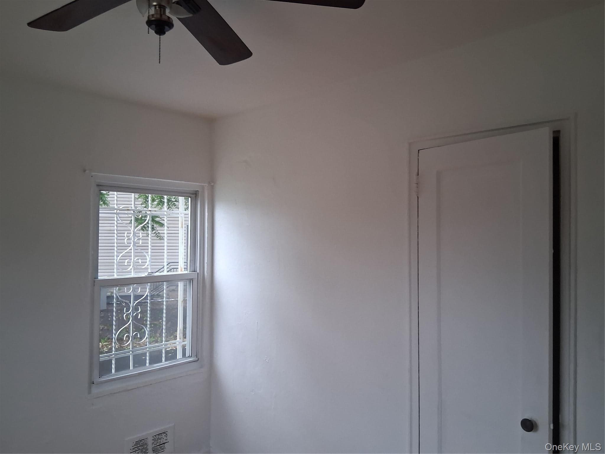 240-58 147th Avenue thumbnail 4