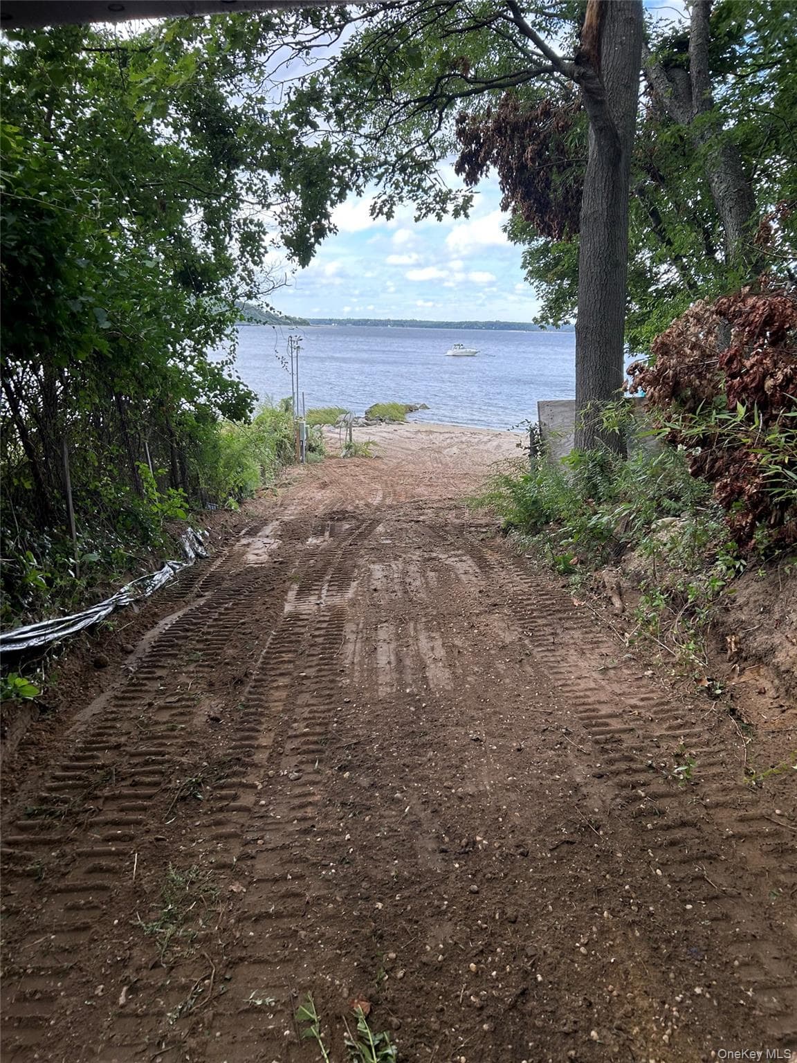 Little Neck Road thumbnail 2