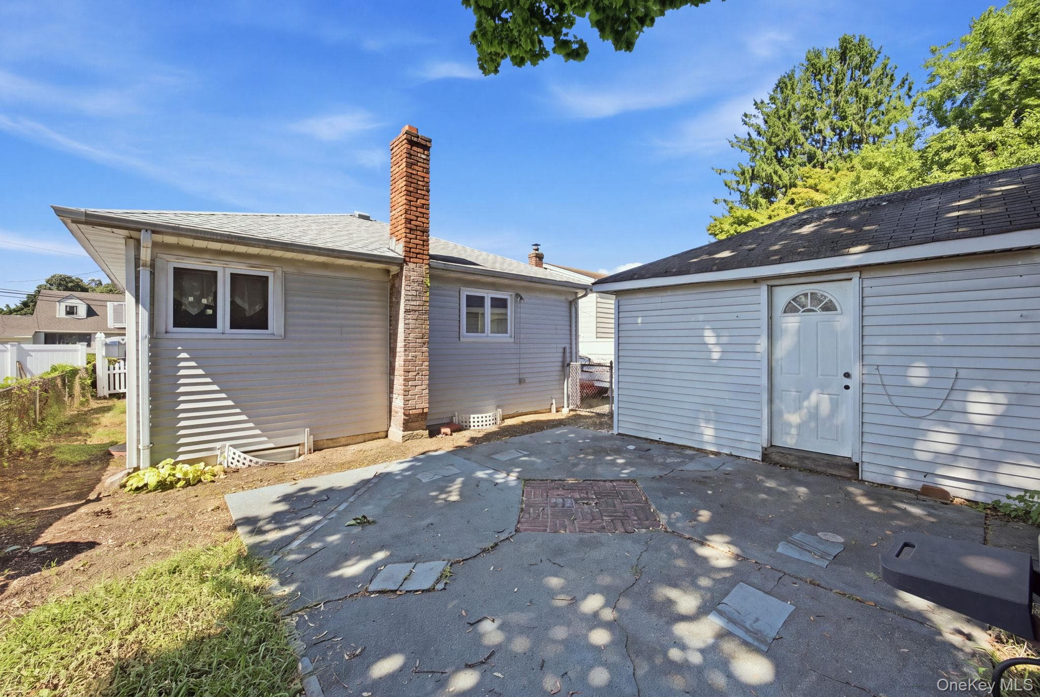 983 Cayuga Road thumbnail 15