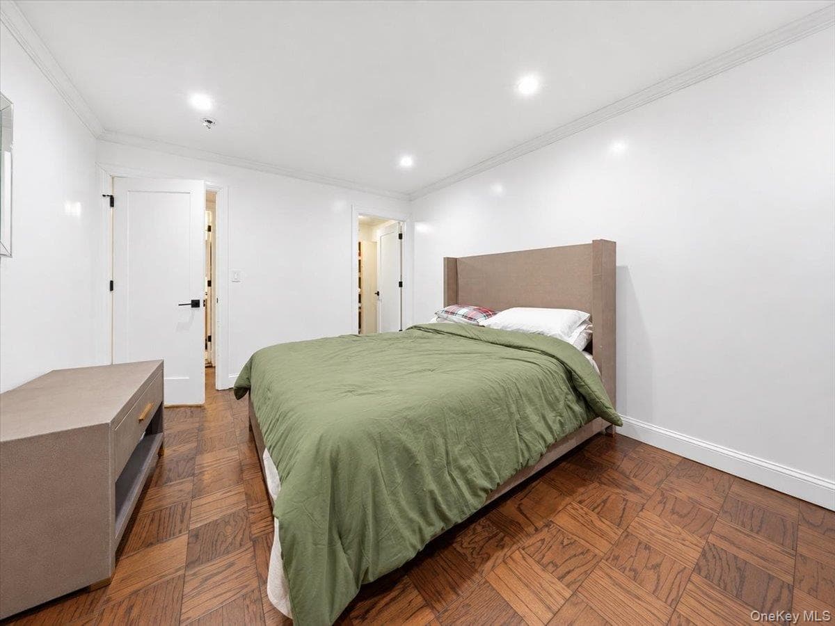 330 Central Park Avenue Unit: F12 thumbnail 11