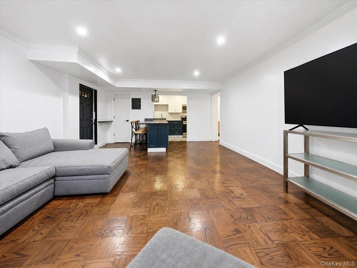 330 Central Park Avenue Unit: F12 thumbnail 2