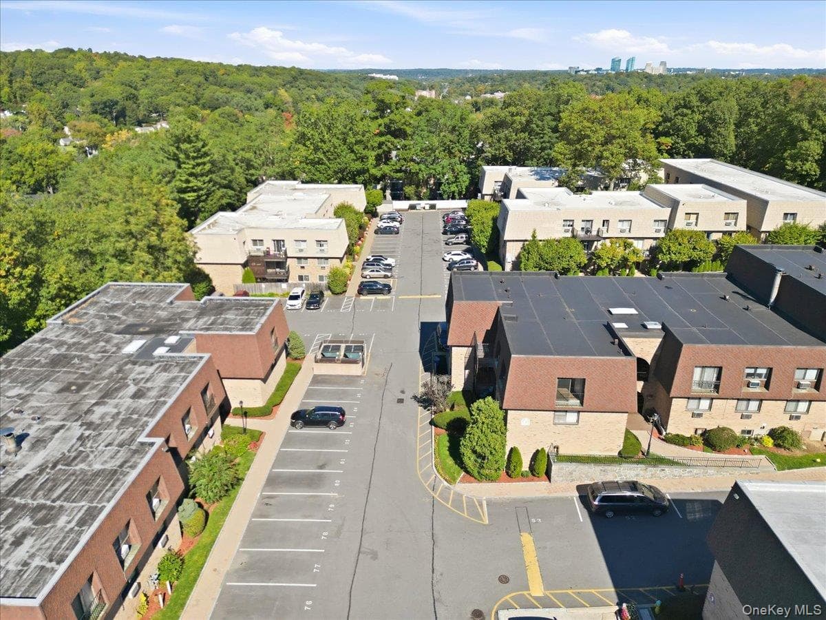 330 Central Park Avenue Unit: F12 thumbnail 17