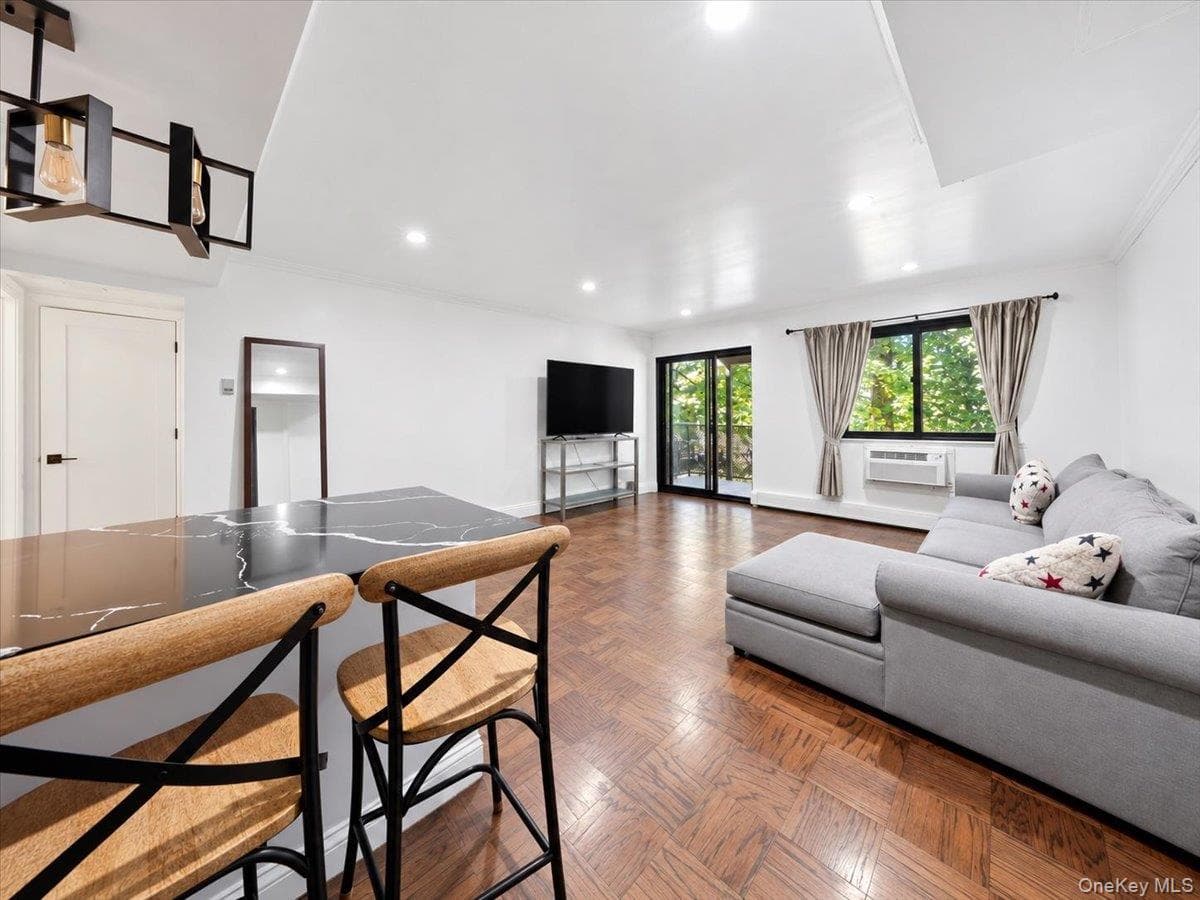 330 Central Park Avenue Unit: F12 thumbnail 3