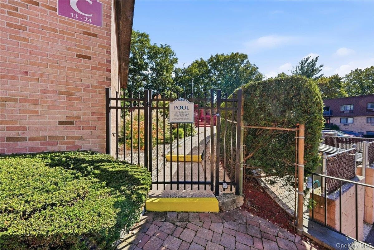 330 Central Park Avenue Unit: F12 thumbnail 29