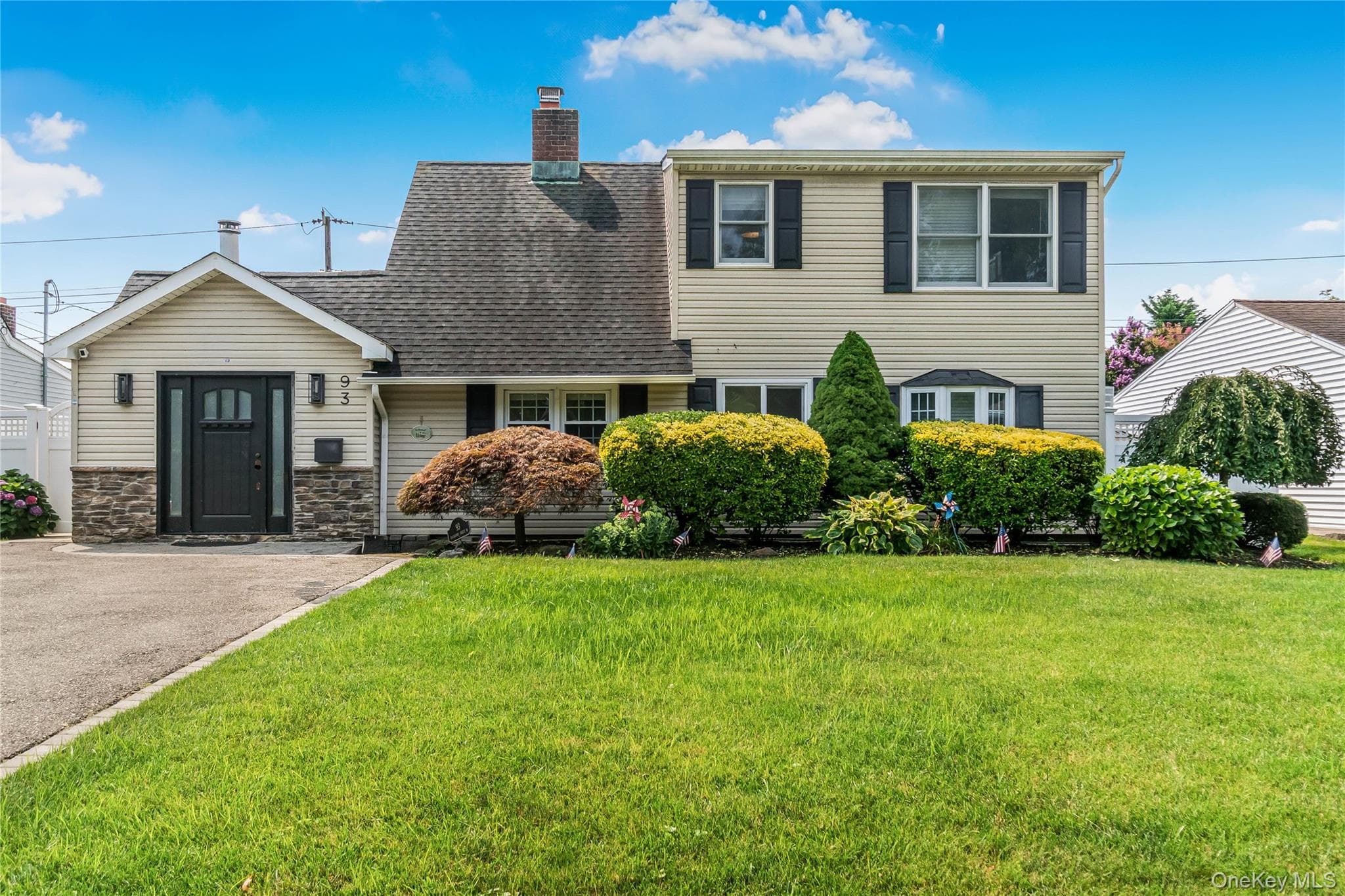 93 Duckpond Drive thumbnail 2
