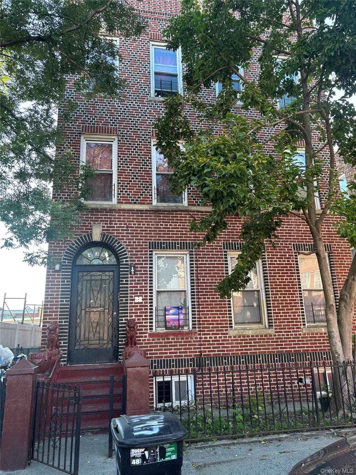 439 E 45th Street photo 1
