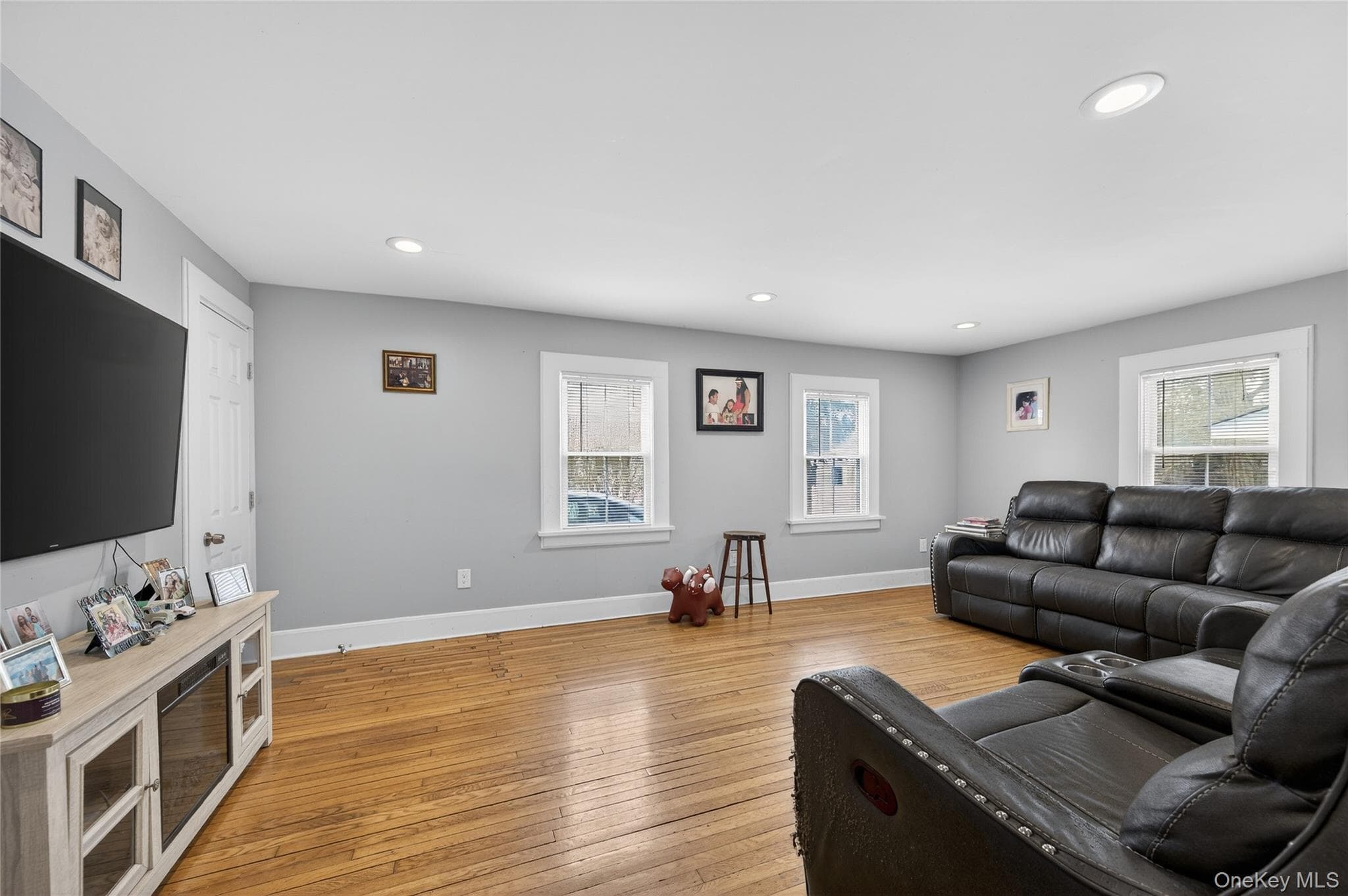 22 Perry Avenue thumbnail 8