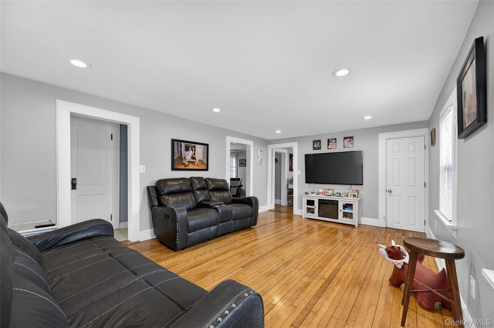 22 Perry Avenue thumbnail 6