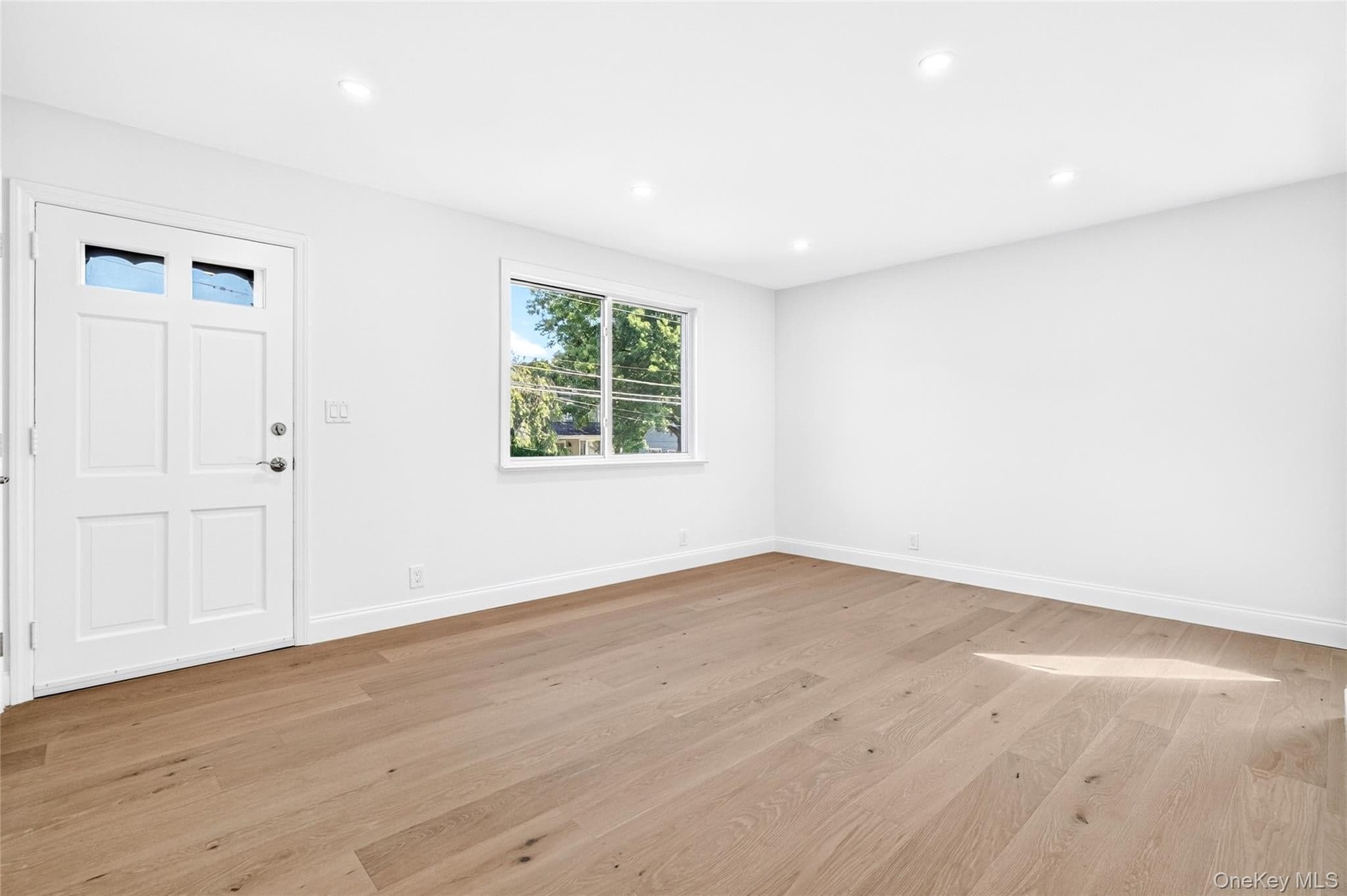 16 Saratoga Road thumbnail 6