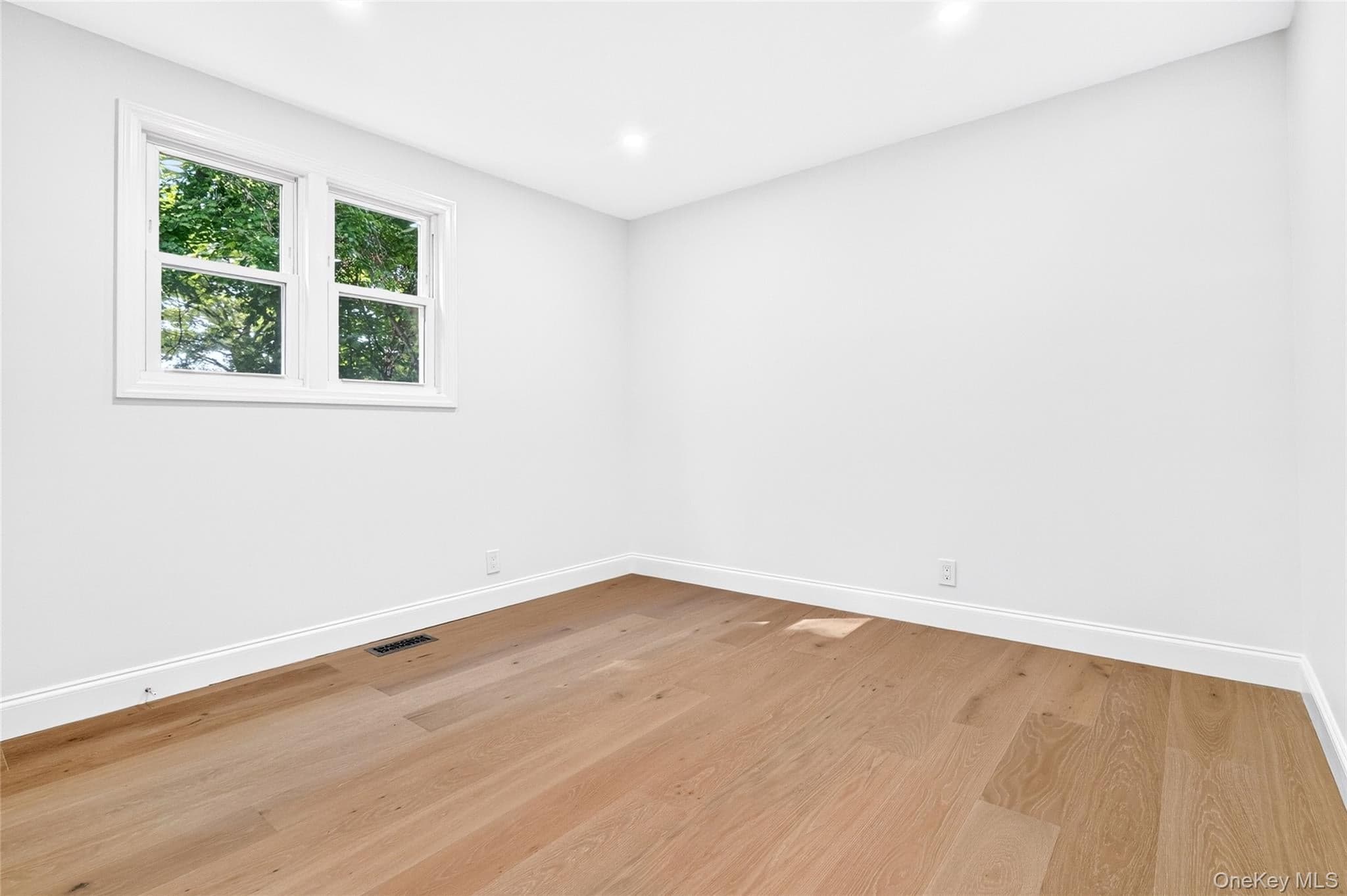 16 Saratoga Road thumbnail 14