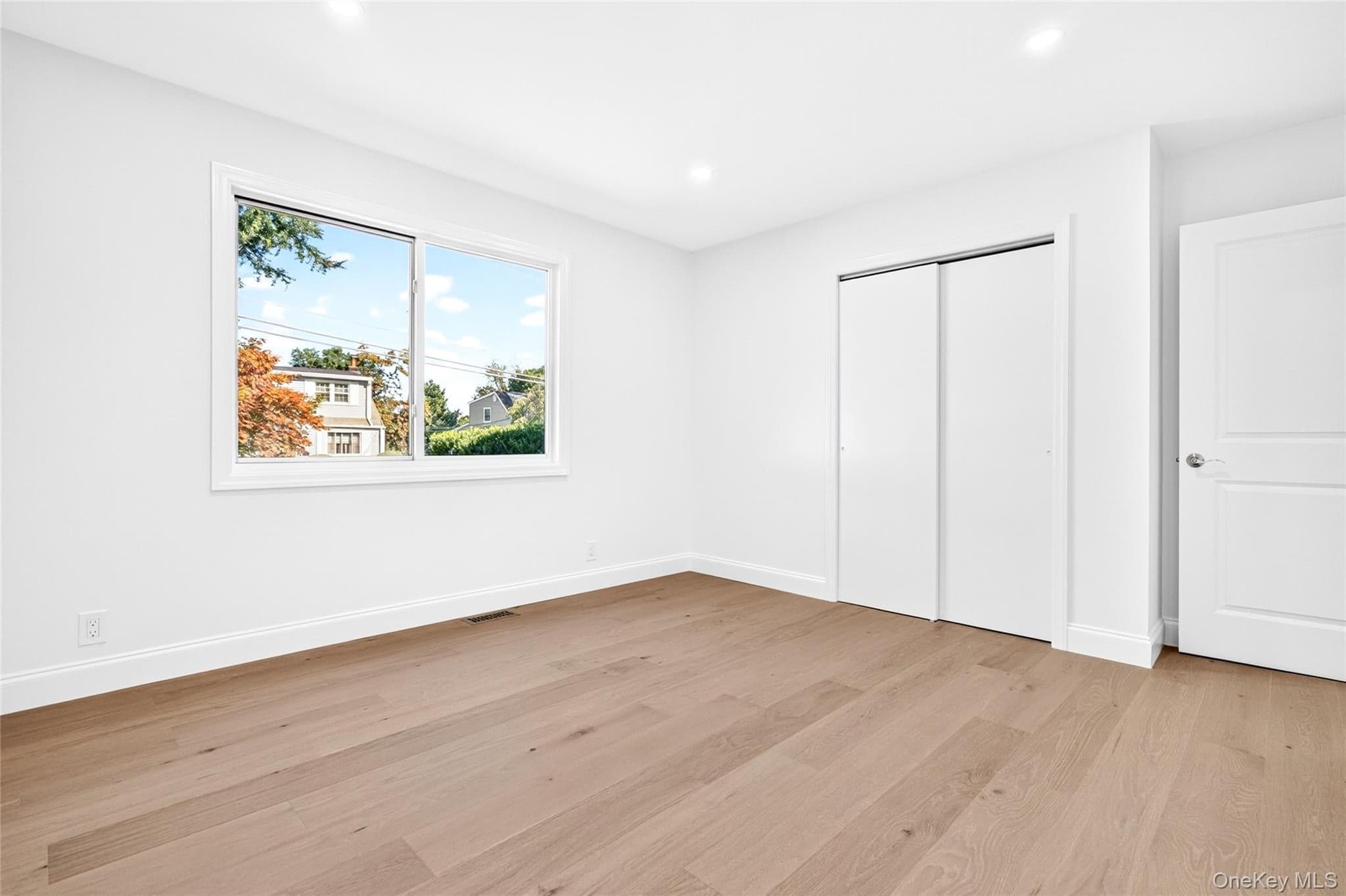 16 Saratoga Road thumbnail 18