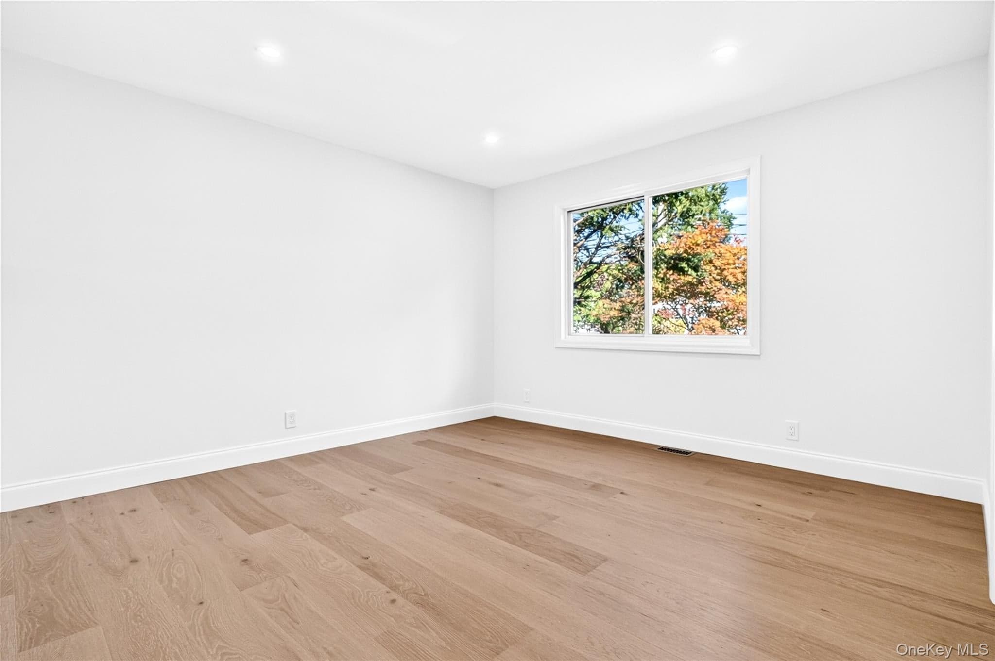 16 Saratoga Road thumbnail 17