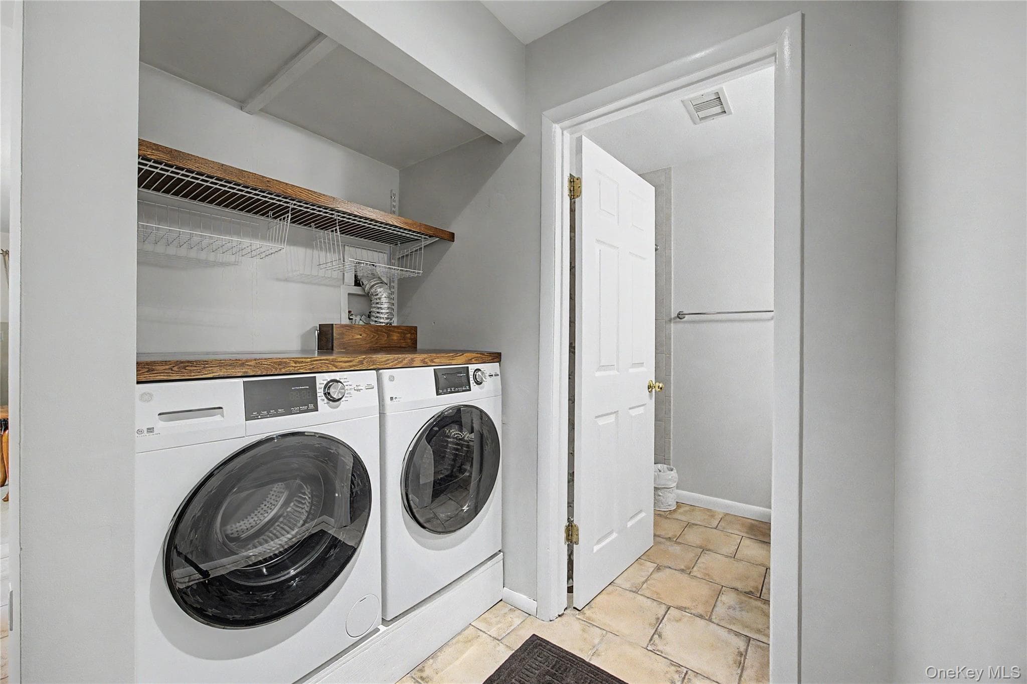 160 Carriage Court Unit: D thumbnail 16