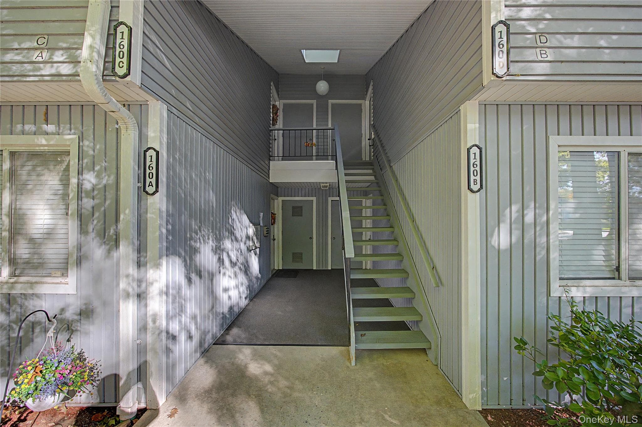 160 Carriage Court Unit: D thumbnail 2