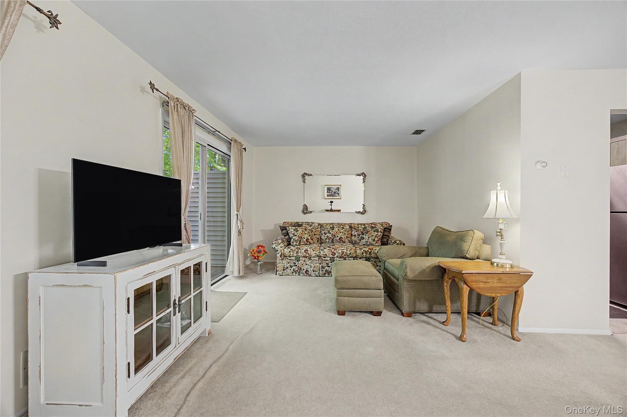 160 Carriage Court Unit: D thumbnail 7