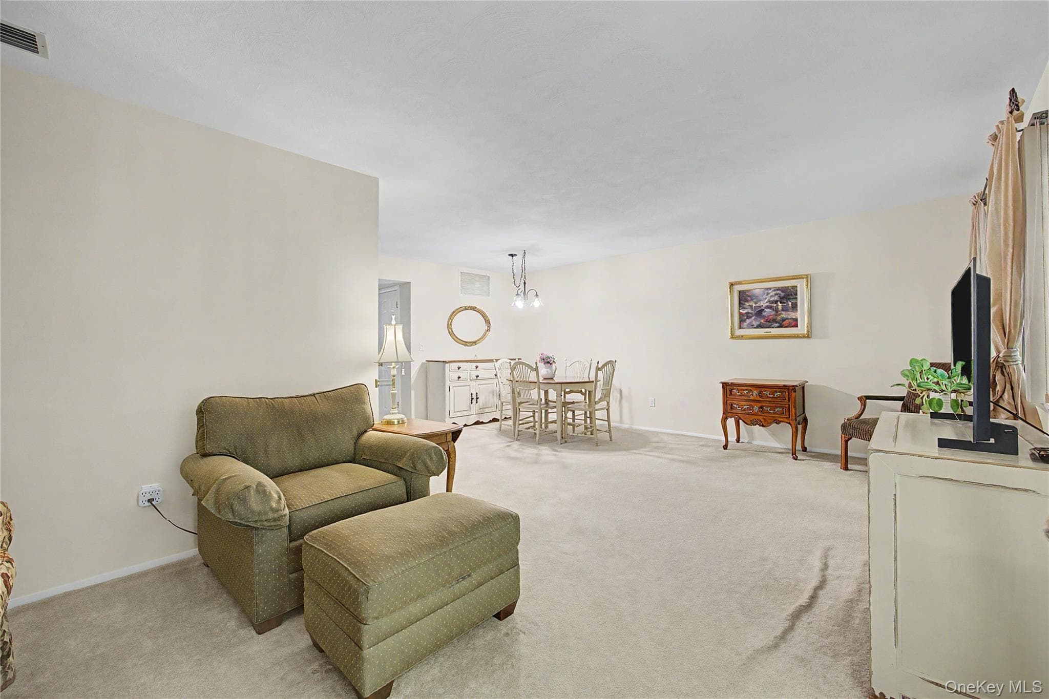 160 Carriage Court Unit: D thumbnail 8