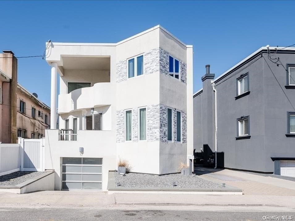 17 New York Avenue Unit: House, Long Beach