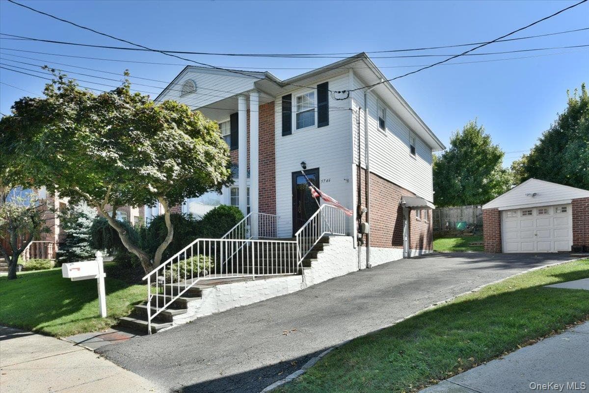 57-46 262nd Street, Little Neck
