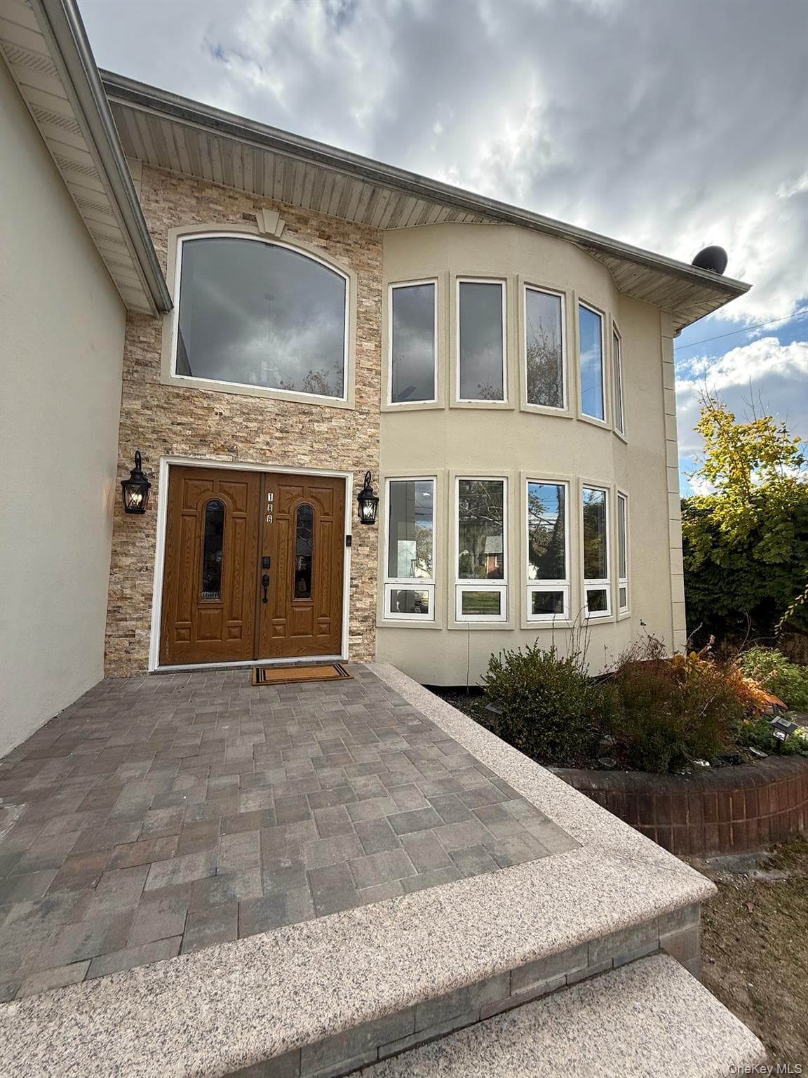 186 E Pennywood Avenue thumbnail 2