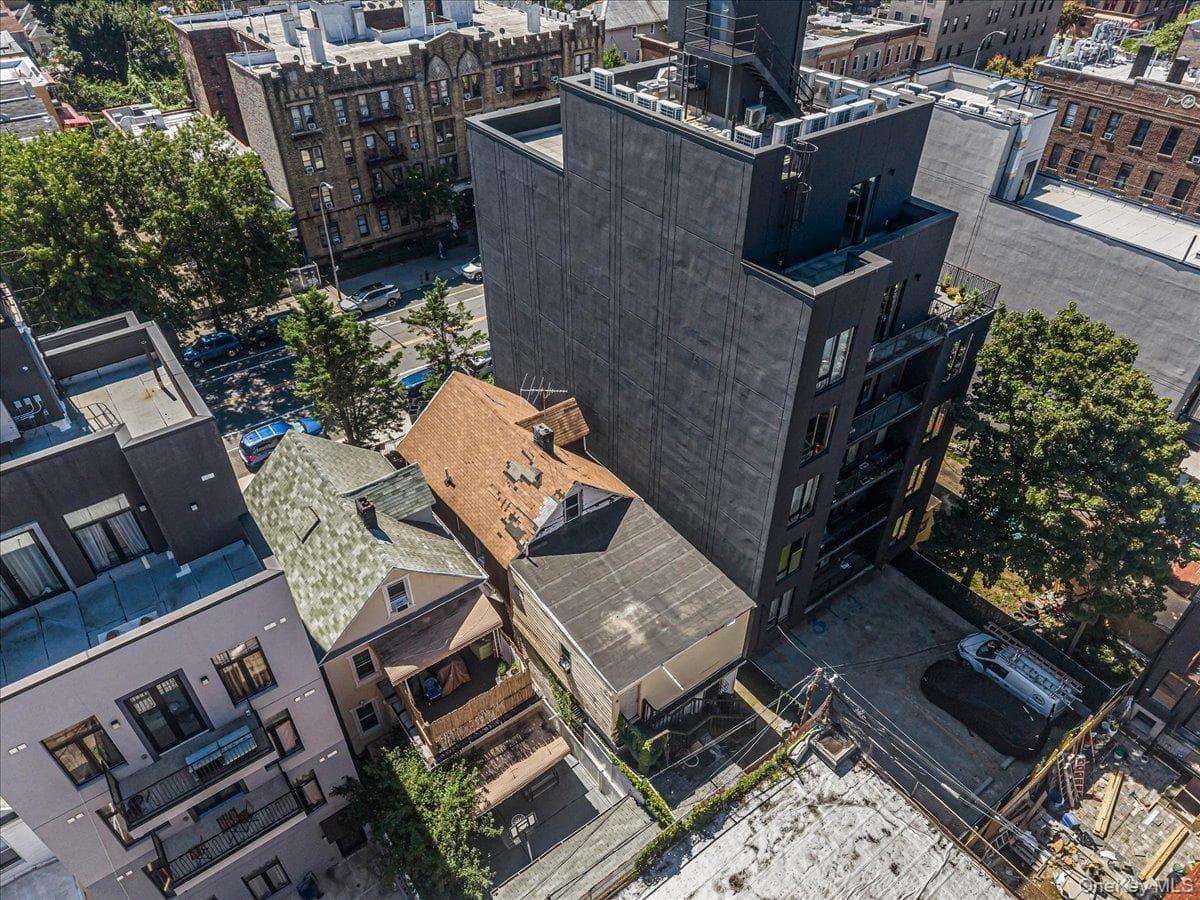 2811 Clarendon Road thumbnail 11