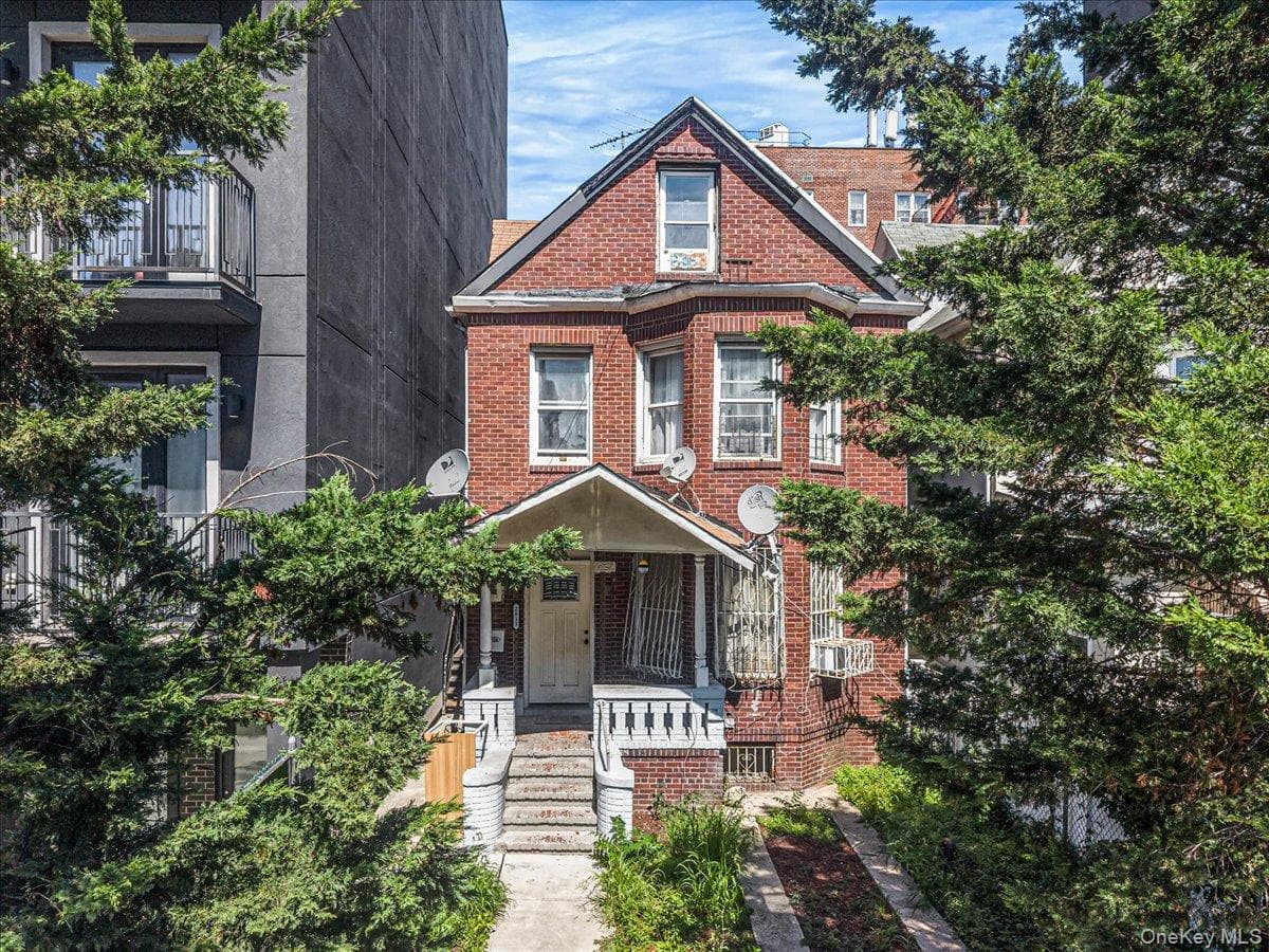 2811 Clarendon Road thumbnail 3