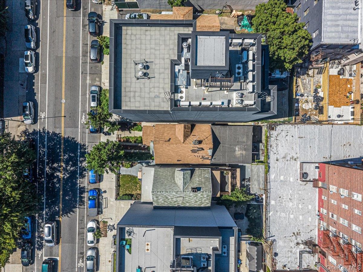 2811 Clarendon Road thumbnail 8