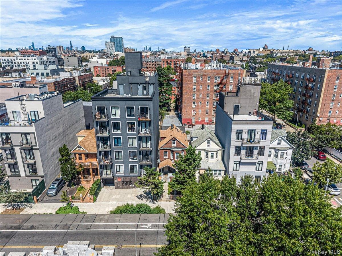 2811 Clarendon Road thumbnail 6