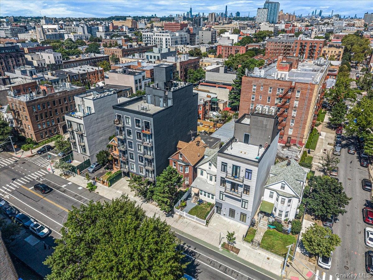 2811 Clarendon Road thumbnail 7