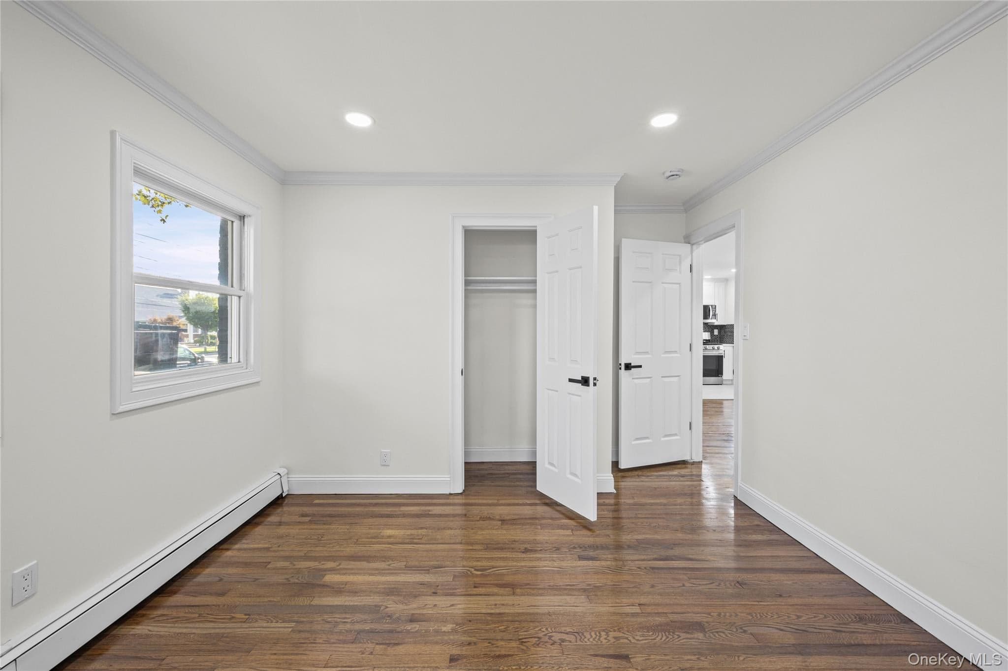 843 Jerusalem Avenue thumbnail 32