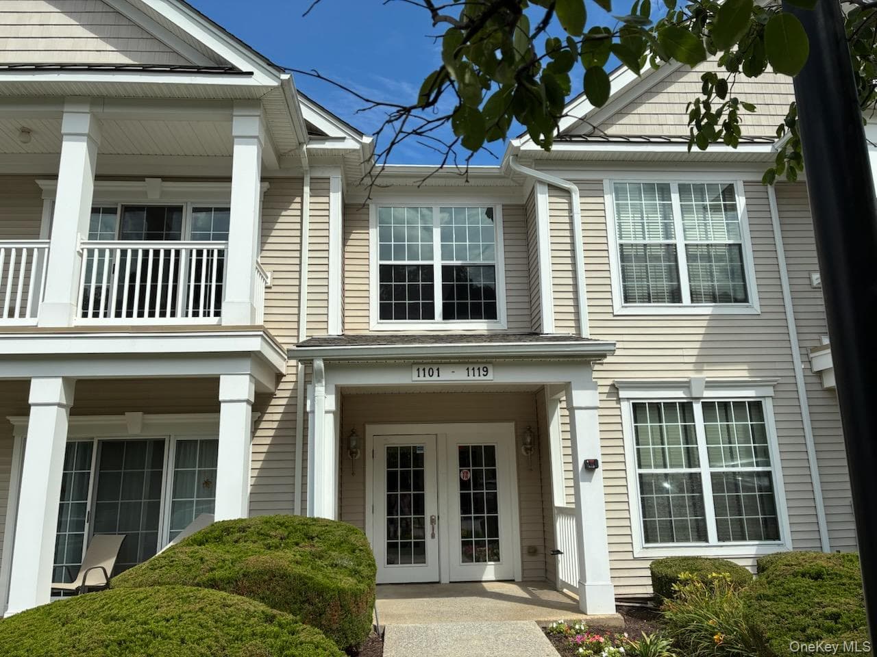 1115 Saratoga Lane thumbnail 2