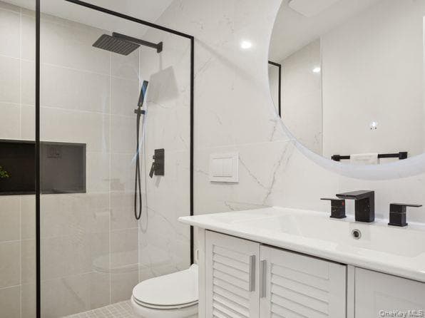 337 Three Mile Harbo Rd Unit: 10 thumbnail 5