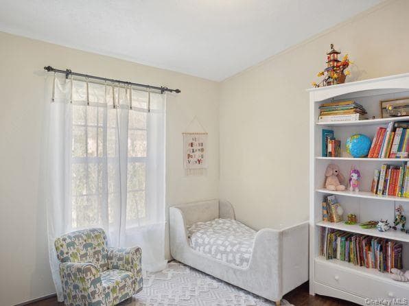 337 Three Mile Harbo Rd Unit: 10 thumbnail 6
