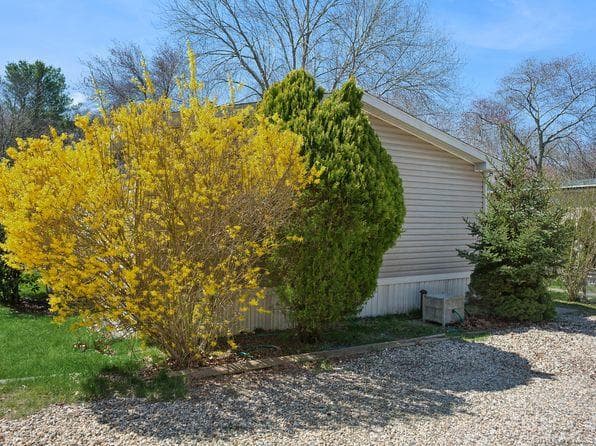 337 Three Mile Harbo Rd Unit: 10 thumbnail 10