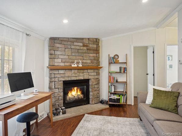 337 Three Mile Harbo Rd Unit: 10 thumbnail 3