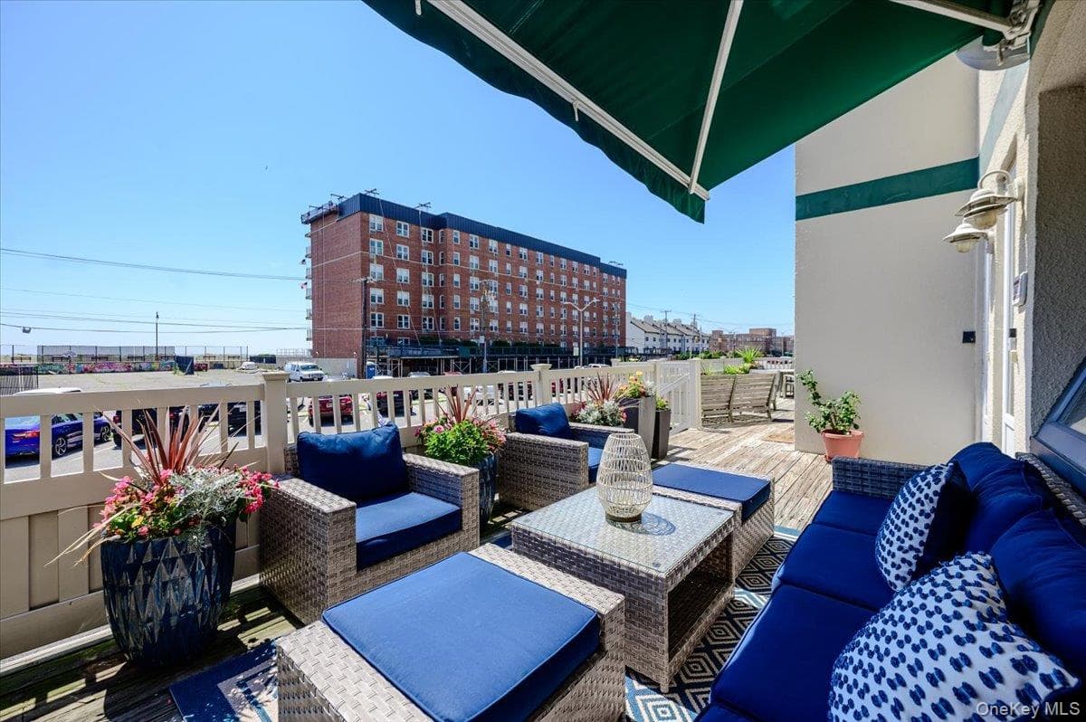 543 W Broadway Unit: A thumbnail 3