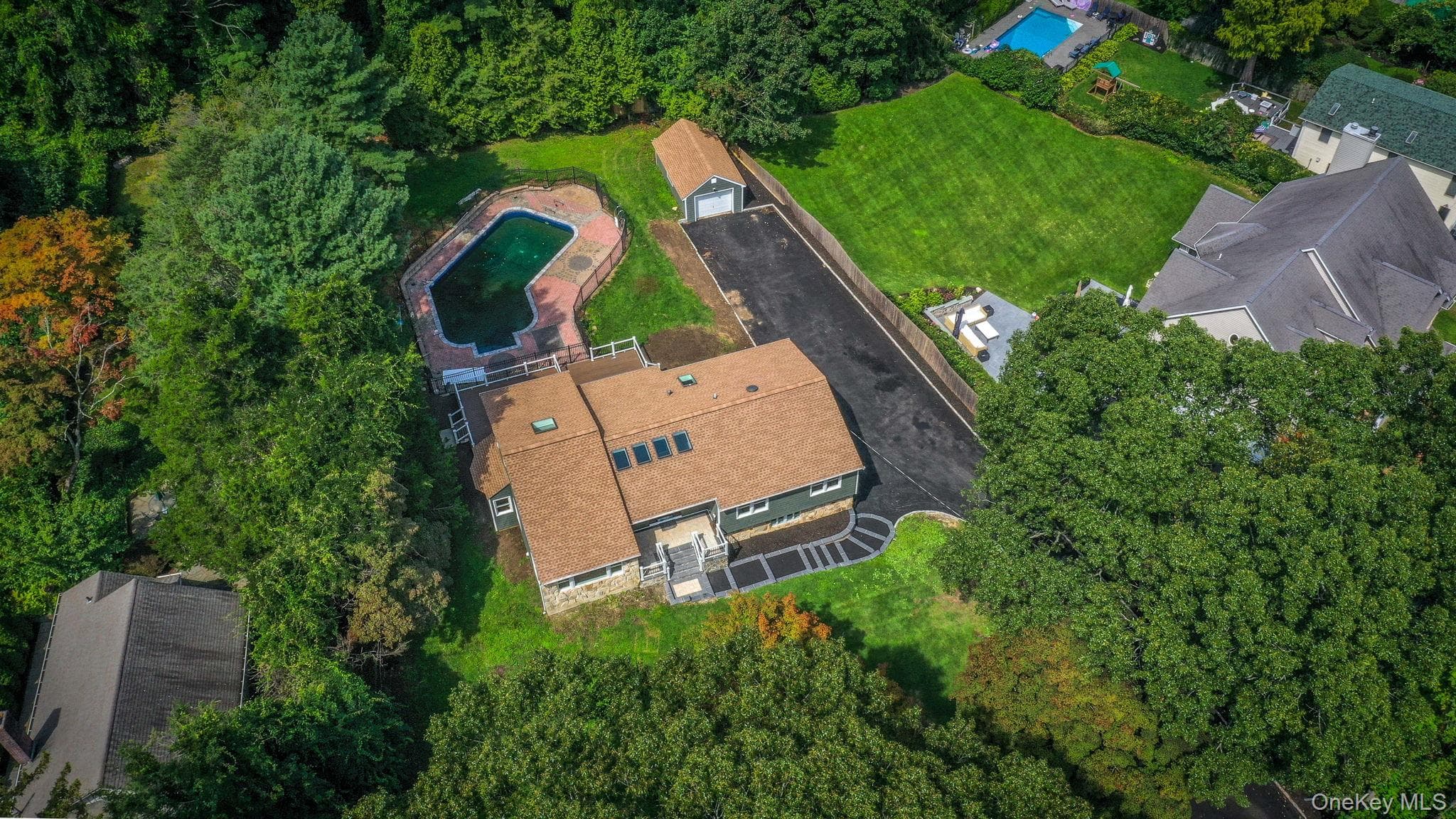 40 Lakeside Drive thumbnail 41