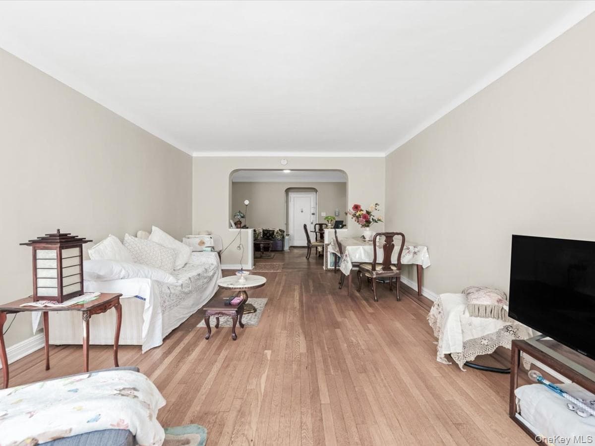 69-10 Yellowstone Boulevard Unit: 202 thumbnail 10