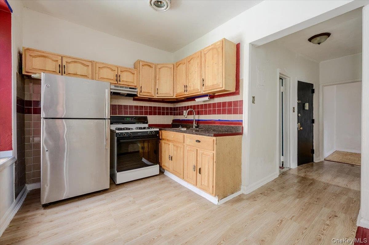 780 Beck Street thumbnail 9