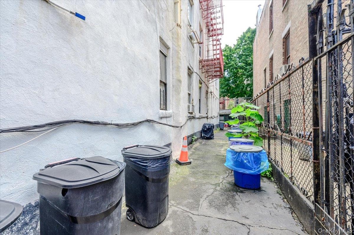 780 Beck Street thumbnail 31